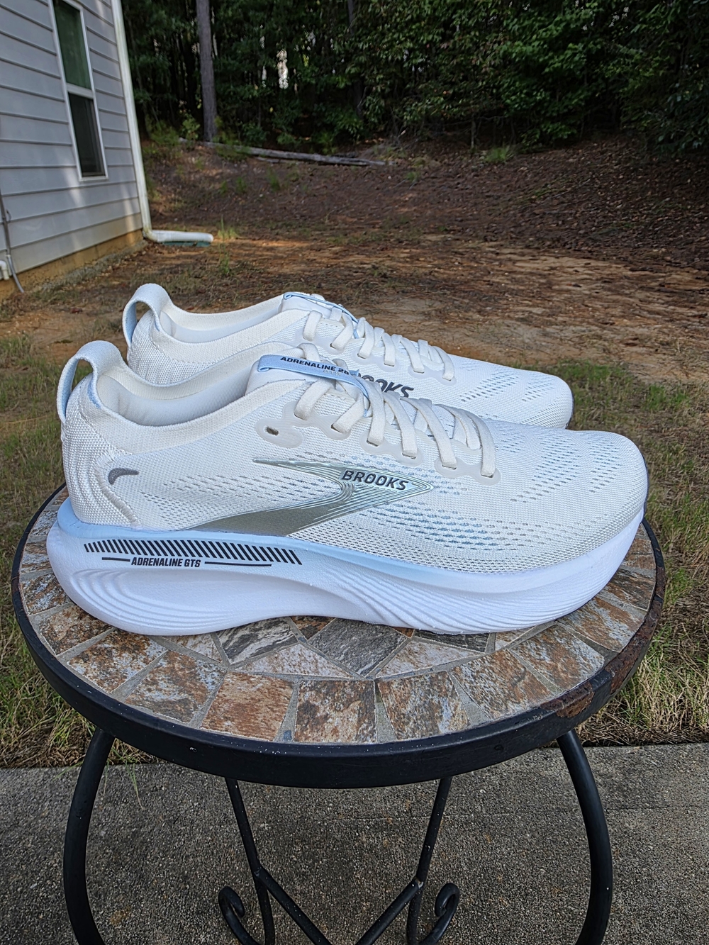 Brooks Adrenaline GTS 25 1204431B120 Star White Sneakers Women Sz 8.5 B Worn 1x